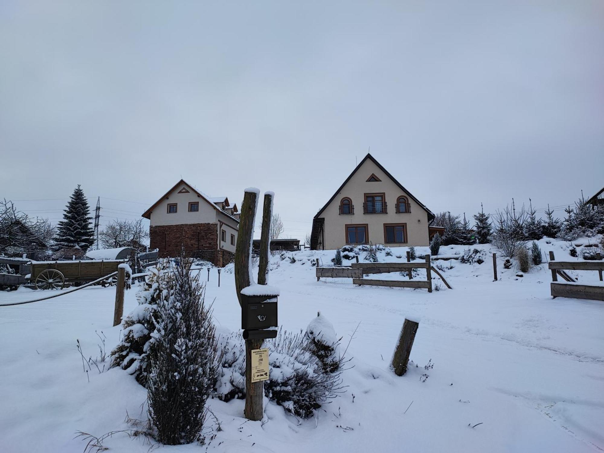 Apartman Na Statku Červený Kostelec Екстериор снимка