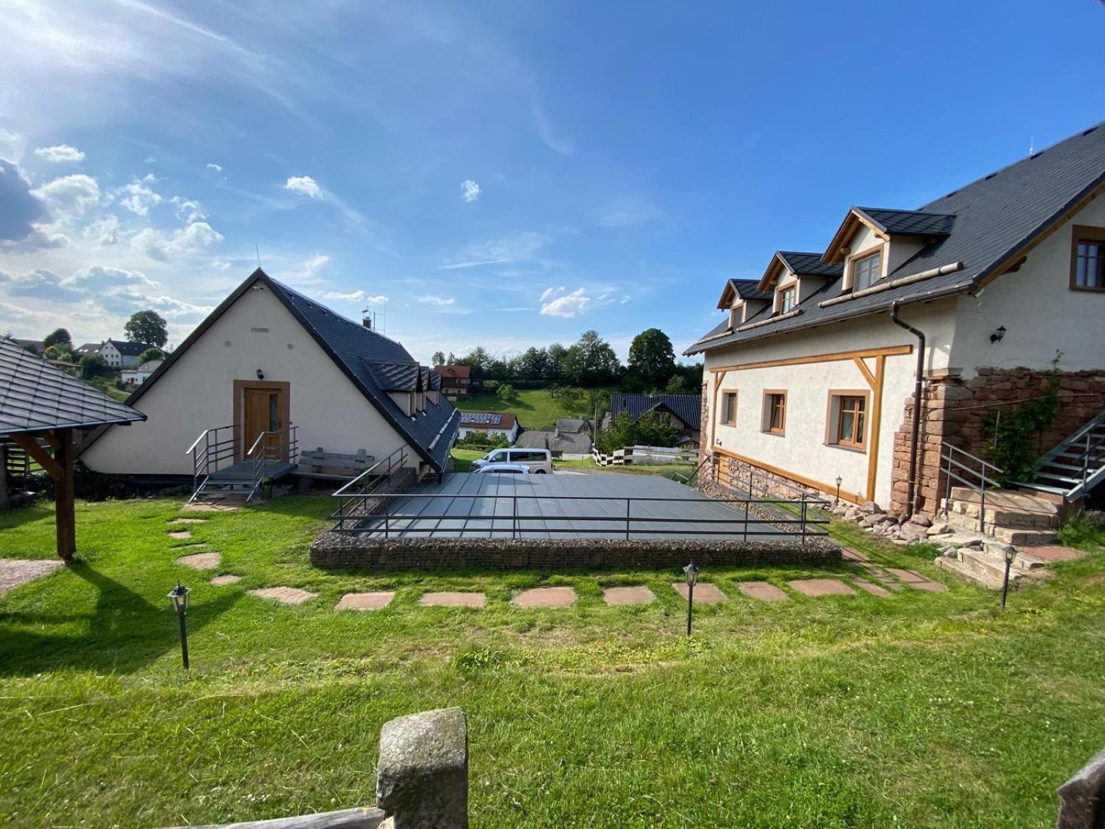 Apartman Na Statku Červený Kostelec Екстериор снимка