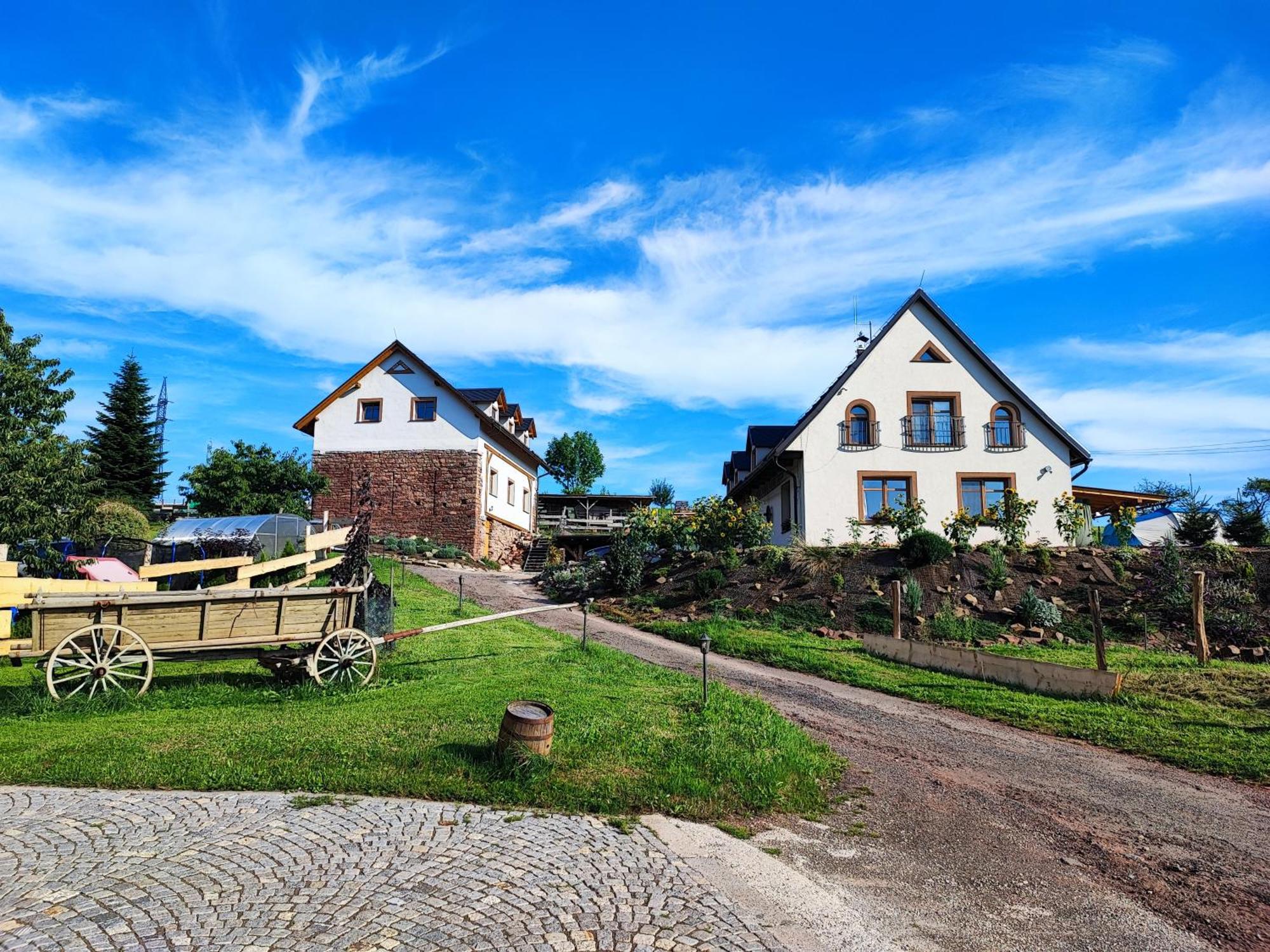 Apartman Na Statku Červený Kostelec Екстериор снимка